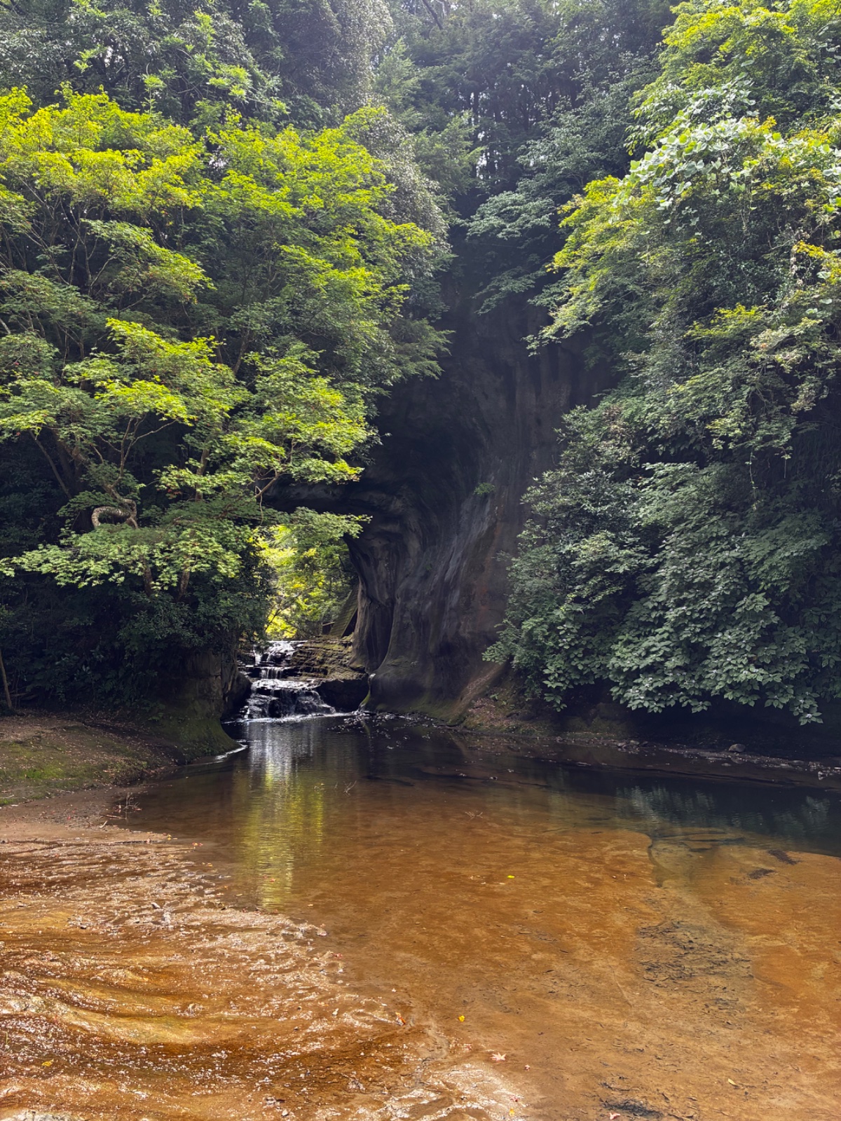 濃溝の滝・亀岩の洞窟
